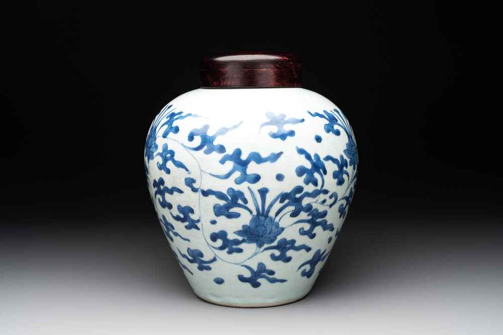 A Chinese blue and white 'lotus scroll' vase with wooden cover, Kangxi
