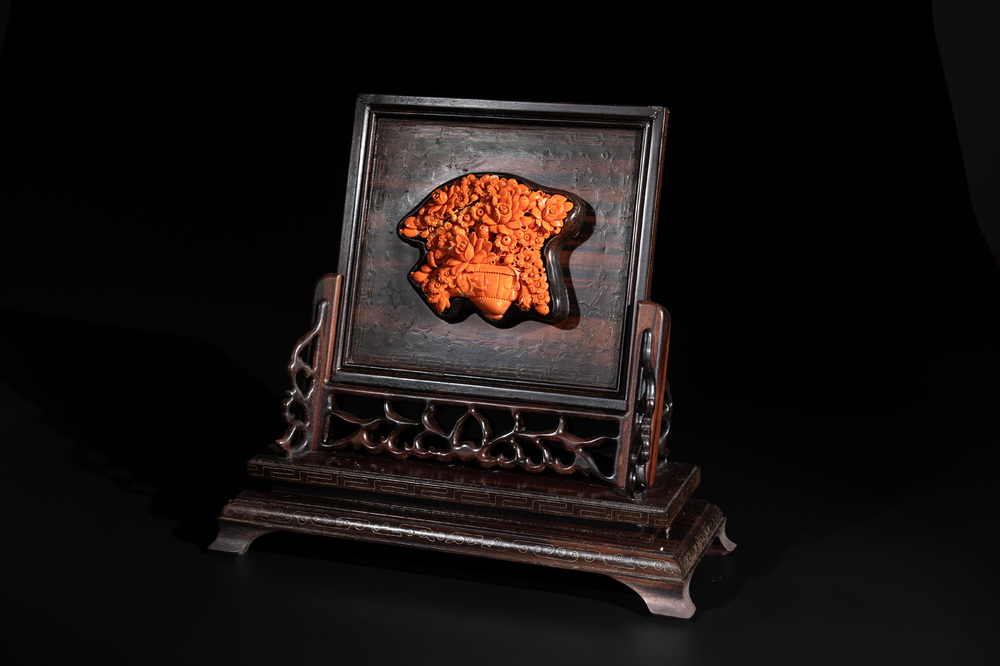 A Chinese silver-inlaid hardwood table screen with a red coral carving of a flower basket, 19/20th C.