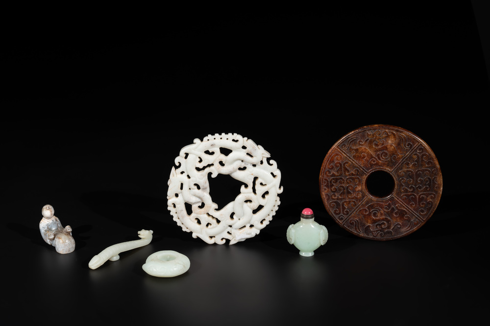 A varied collection of six Chinese jade carvings, including a snuff bottle, 19/20th C.