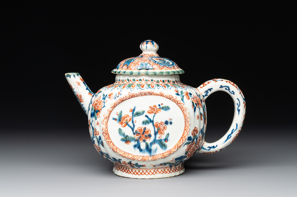 A polychrome Dutch Delft cashmere palette teapot, 18th C.