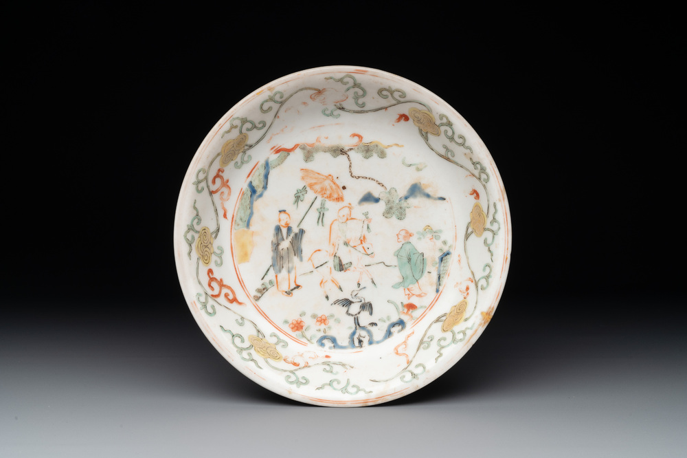 A Chinese wucai shipwreck plate with figures in a landscape, Wanli