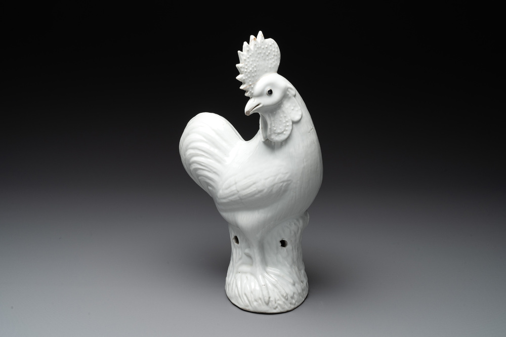 A Chinese white-glazed rooster, 18/19th C.