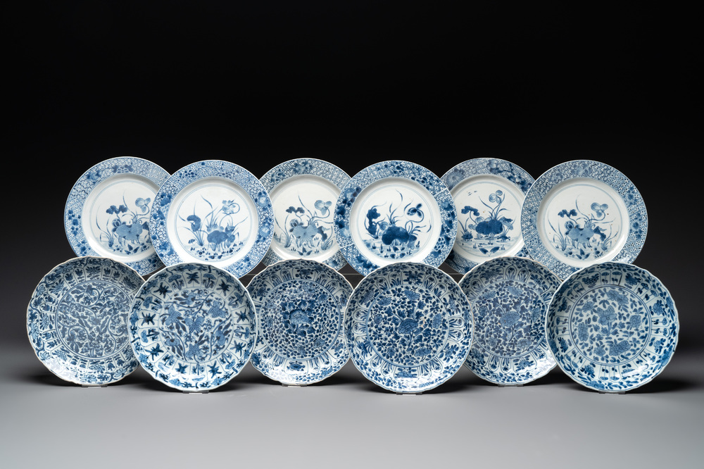 12 Chinese blue and white plates with floral design, Kangxi
