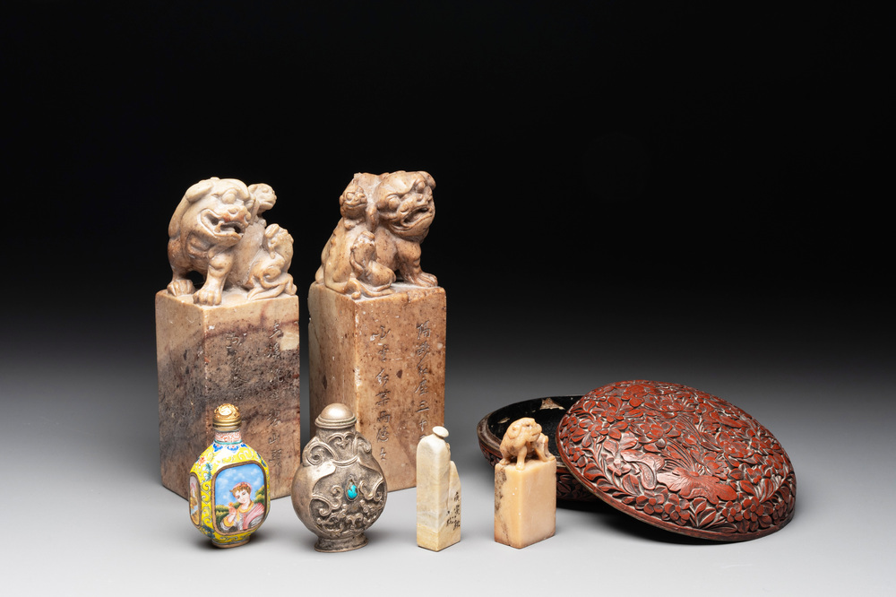 Two Chinese snuff bottles, four soapstone seals and a lacquer covered box, 20th C.