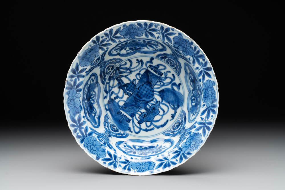 A Chinese blue and white 'kraak' 'klapmuts' bowl, Wanli