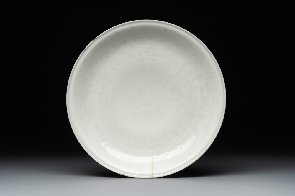A Gombroon ware plate with incised floral design, Iran, Safavid, late 17/early 18th C.