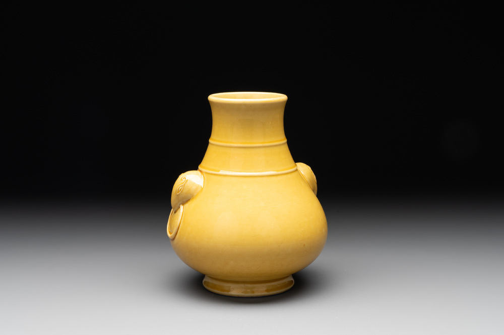 A Chinese yellow-glazed 'hu' vase, Qianlong mark, 19/20th C.