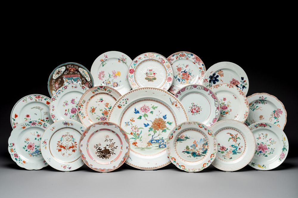 A Chinese famille rose dish and 17  plates, Yongzheng/Qianlong