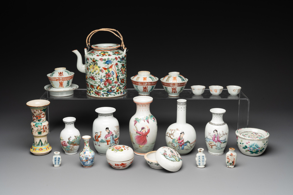20 Chinese famille rose and blue and white wares, Qianlong and Jingdezhen mark, 19/20th C.