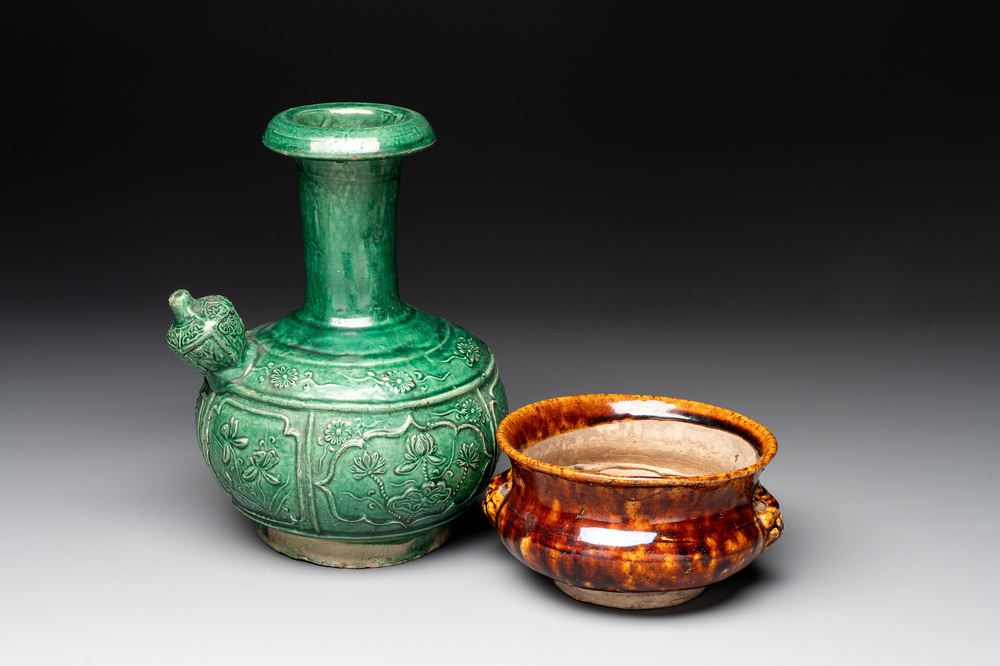 A Chinese monochrome green-glazed kendi and a brown-glazed censer, Qing