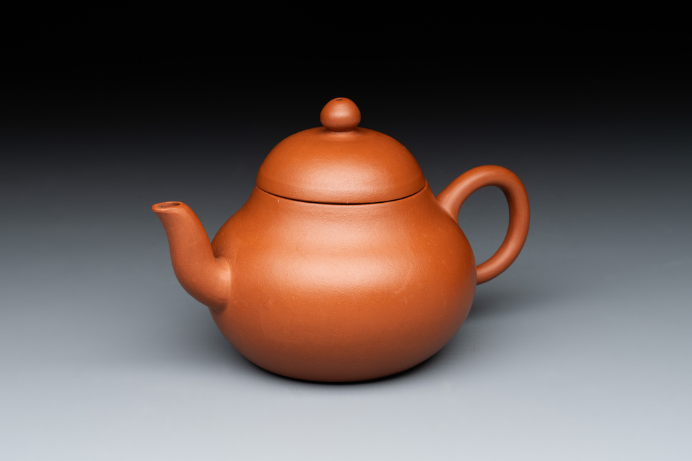 A Chinese Yixing stoneware teapot and cover, signed Mengchen 孟辰, 19th C.