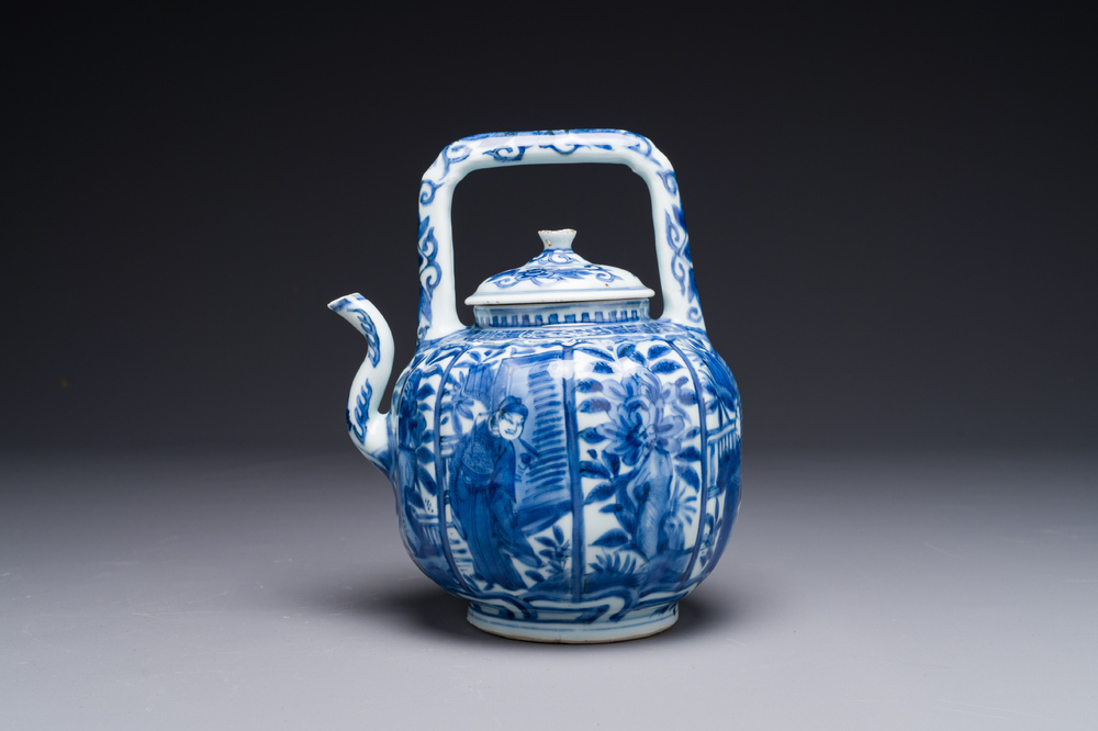 A Chinese blue and white wine ewer and cover with figural design, Wanli