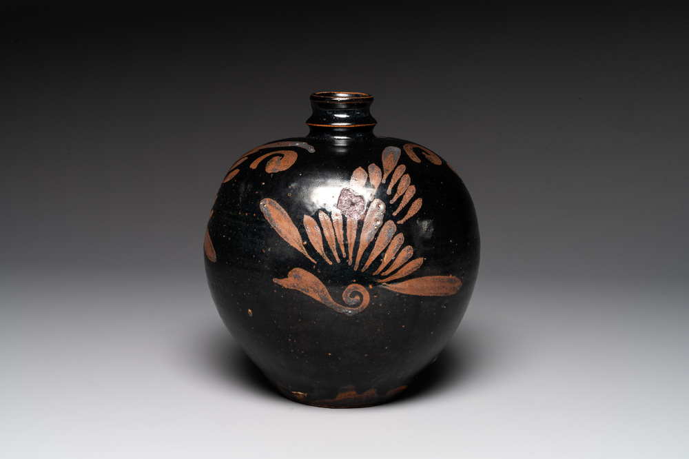 A Chinese russet-decorated black-glazed bottle, 'duluping', Northern Song/Jin
