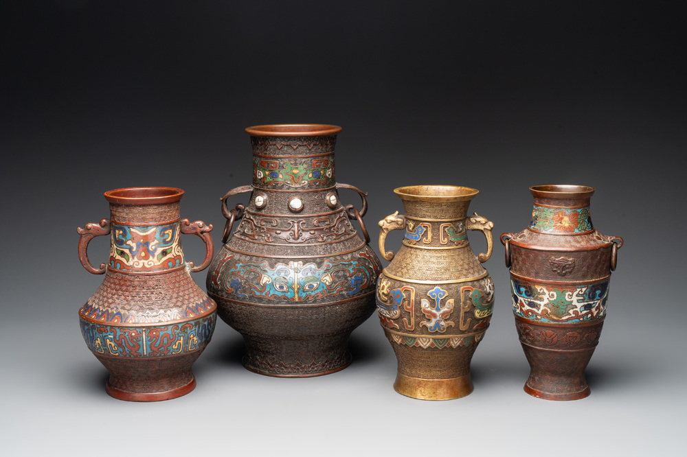 Four Japanese archaistic champlev&eacute; vases, Meiji, 19/20th C.