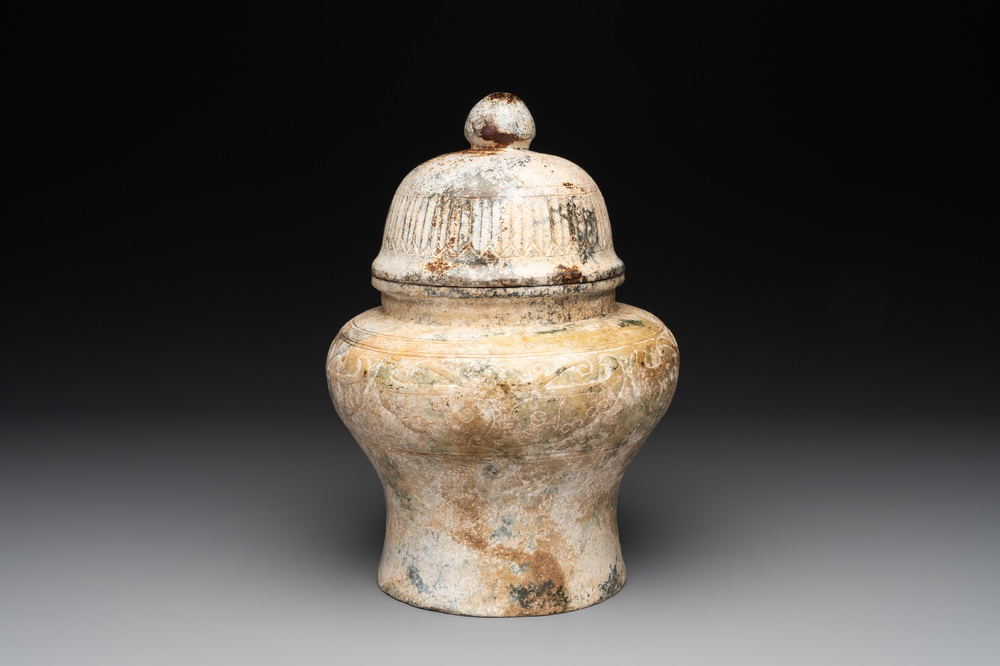 A Chinese archaistic jade vase and cover, 20th C.