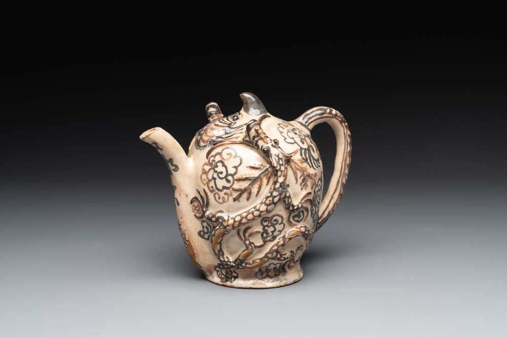 A Chinese Cizhou 'cadogan' ewer with dragons, Yuan/Ming