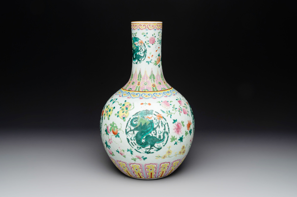 A Chinese famille rose 'dragon' 'tianqiuping' vase, 19th C.