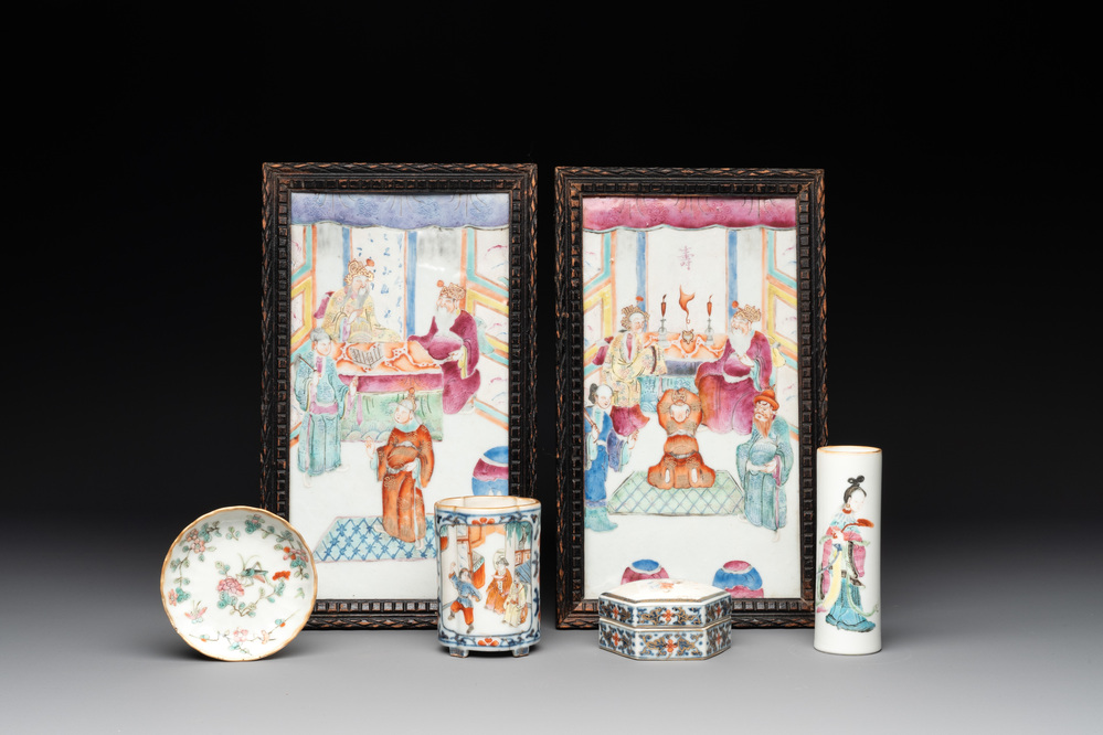 A pair of Chinese famille rose plaques, two brush pots, a saucer and a covered box, Qianlong mark, 18/19th C.