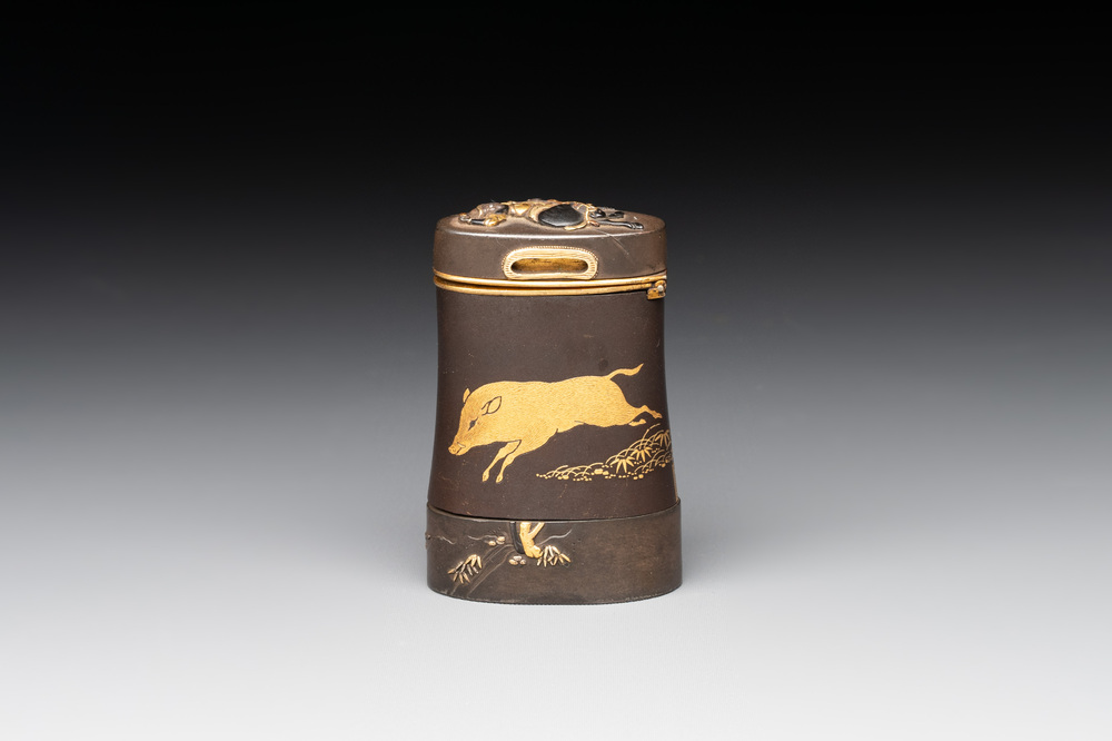 A fine Japanese copper- and gold-inlaid niellated iron pyrogen with hunting scenes, 日本國京都住駒井製 mark, Komai workshop, Kyoto, Meiji period