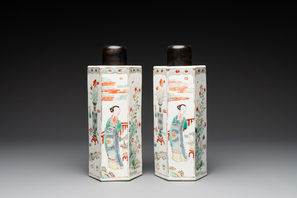 A pair of Chinese famille verte hexagonal tea caddies, Kangxi