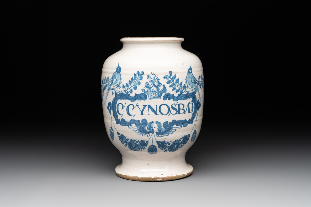 An English Delftware blue and white drug jar inscribed 'C.CYNOSBAT', 18th C.