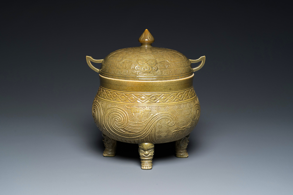 A Chinese teadust-glazed archaistic food vessel and cover, 'dui 敦', Hua Ting Shi Zhi 華亭氏製 mark, late 19th C.