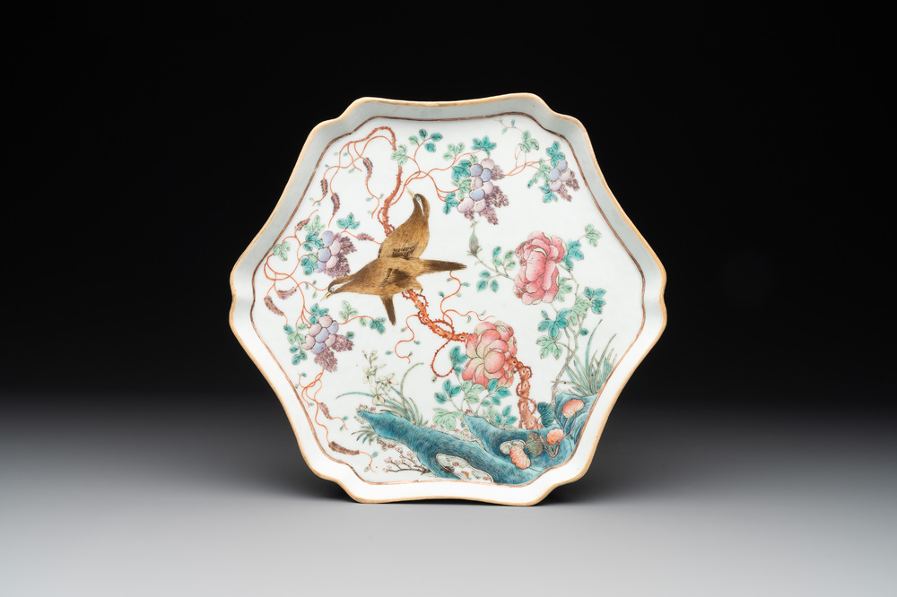 A fine Chinese flower-shaped famille rose 'magpies and flowers' tray, 19th C.
