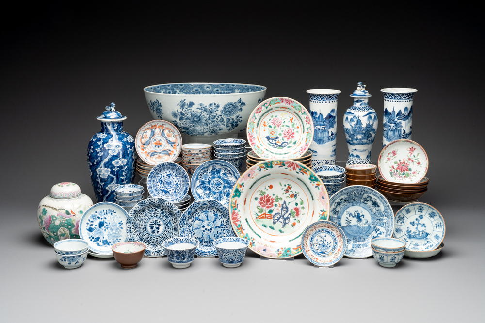An extensive collection of 71 pieces of Chinese porcelain, Yongzheng and later