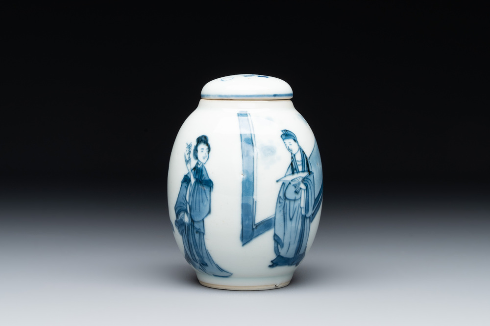 A Chinese blue and white tea caddy and cover with figural design, Kangxi