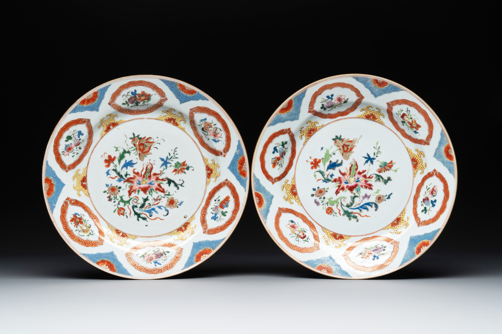 A pair of Chinese export famille rose 'Pronk-studio' dishes with floral design, Qianlong