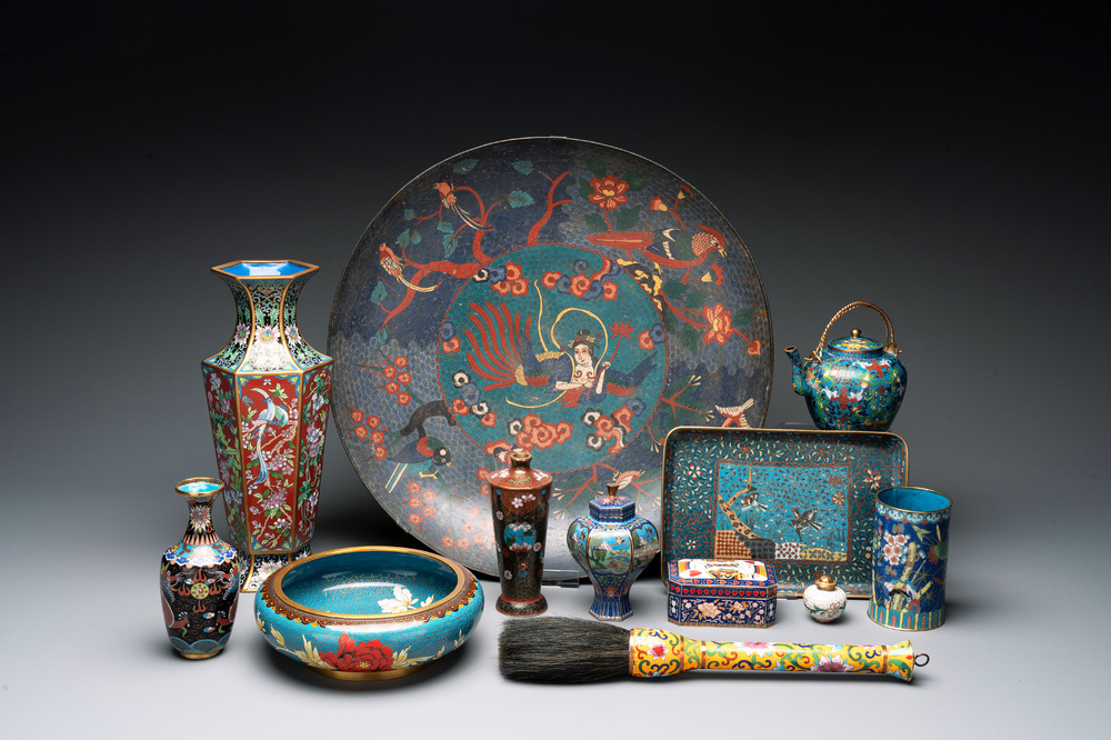 12 Chinese cloisonn&eacute; wares, 19/20th C.