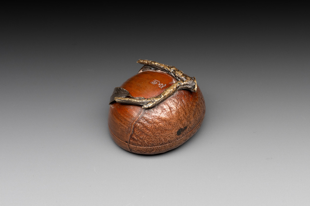 A Japanese chestnut-form hako or box and cover, signed Noriyuki 則之, Edo, 18th C.