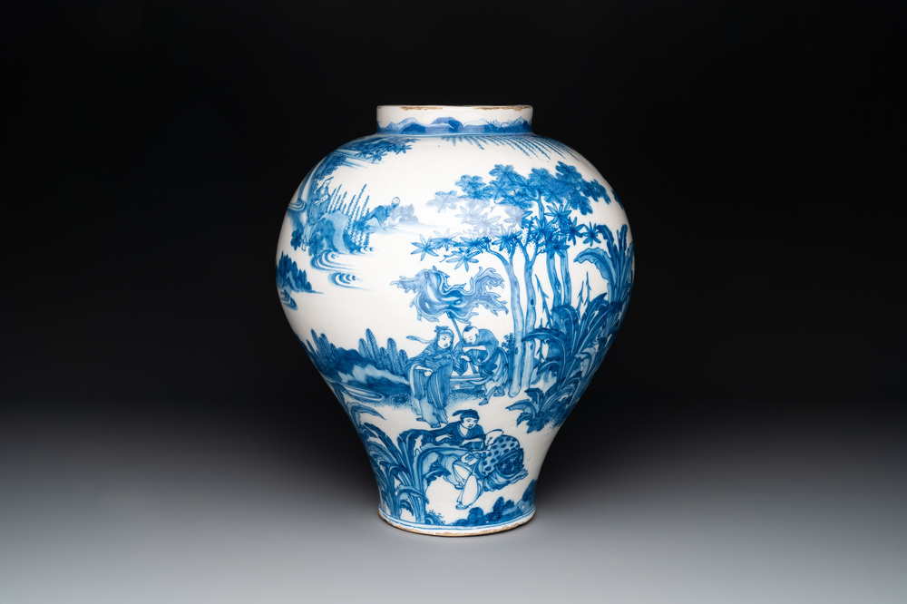 A large and fine Dutch or English Delftware chinoiserie baluster vase, 2nd half 17th C.