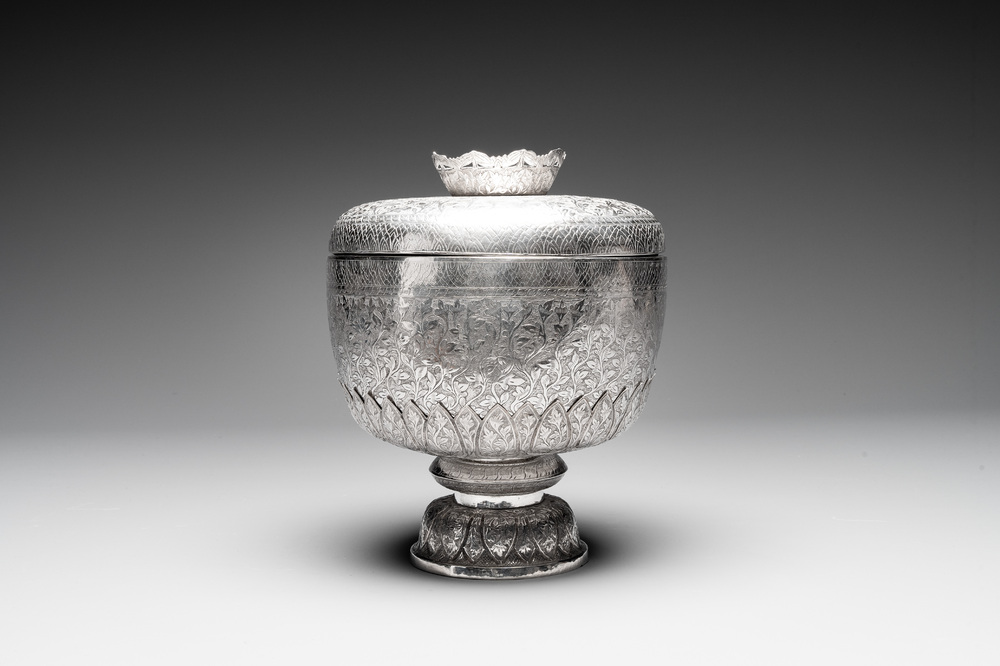 A Chinese silver bowl and cover on lotus-shaped stand, Li Hehe 李和合 and Zuyin 足銀 mark, 19th C.