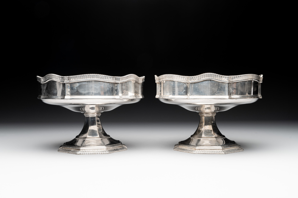 A pair of silver presenting bowls, Wolfers Fr&egrave;res, Brussels, 19/20th C.