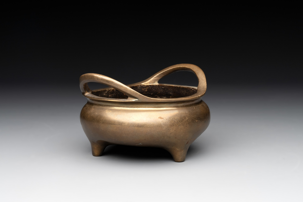 A Chinese bronze tripod censer with two handles, Xuande mark, 19th C.