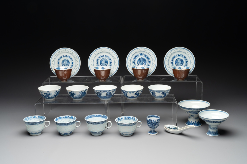 22 Chinese blue and white wares, 19/20th C.