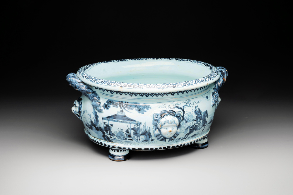A blue and white Dutch Delft chinoiserie jardini&egrave;re with mascarons, late 17th C.