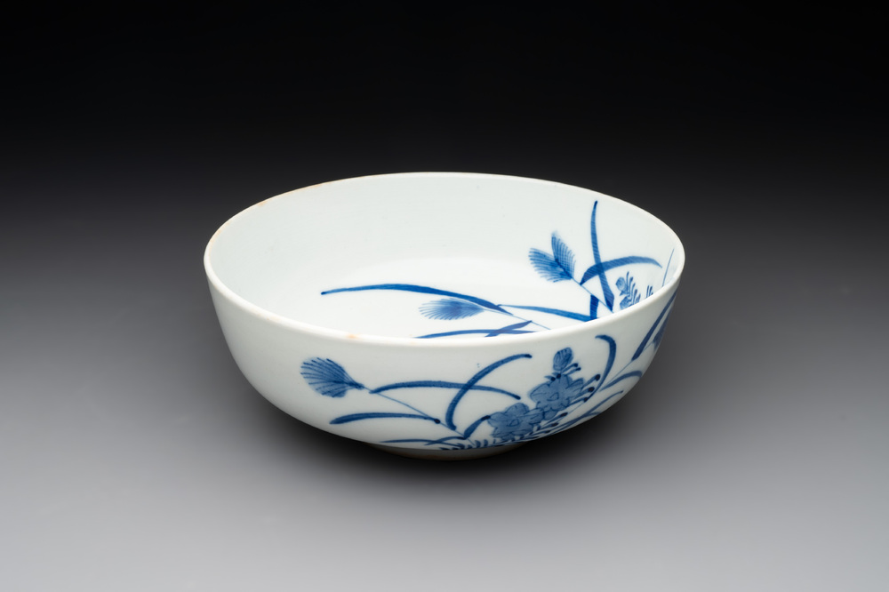 A Japanese Kakiemon-style blue and white 'quails' bowl, 19/20th C.