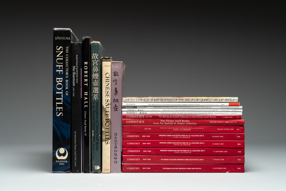 A collection of 7 books and 12 auction catalogues on Chinese snuff bottles