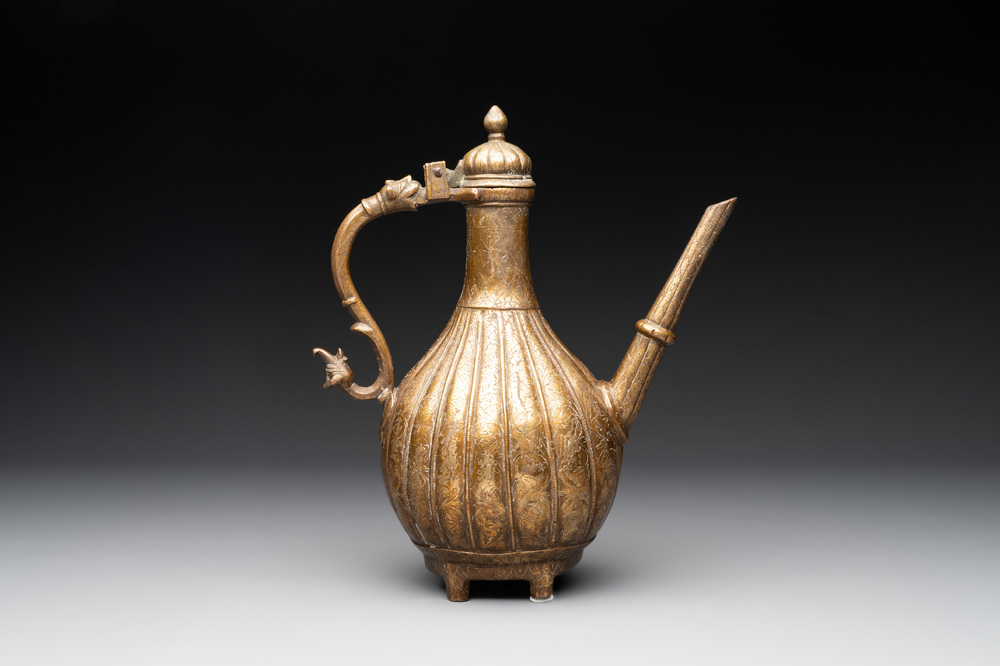 A Mughal bronze fluted jug or aftaba, 18/19th C.