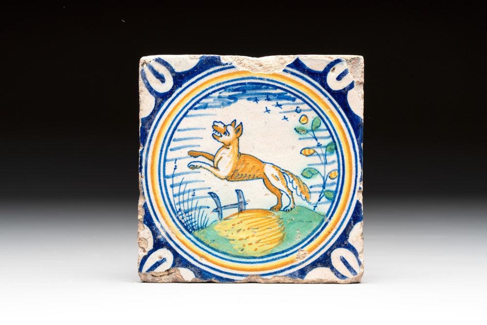 A polychrome Dutch Delft maiolica 'fox' medallion tile, late 16th C.