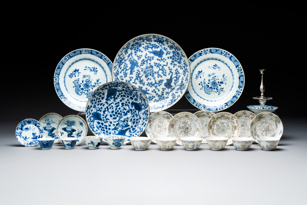 A collection of 24 Chinese blue, white and polychrome wares, 18th C.