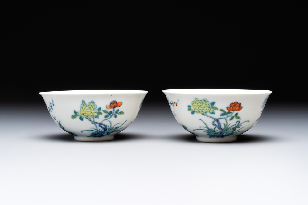 A pair of Chinese doucai bowls with floral design, Yu Qing Tang 玉慶堂製 mark, 19th C.