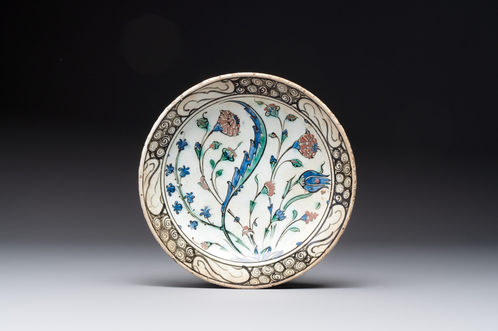 A polychrome Iznik pottery 'saz leaf' dish, Turkey, 17th C.
