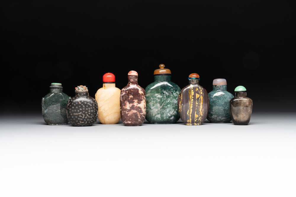 A collection of eight Chinese precious stone snuff bottles, 19/20th C.