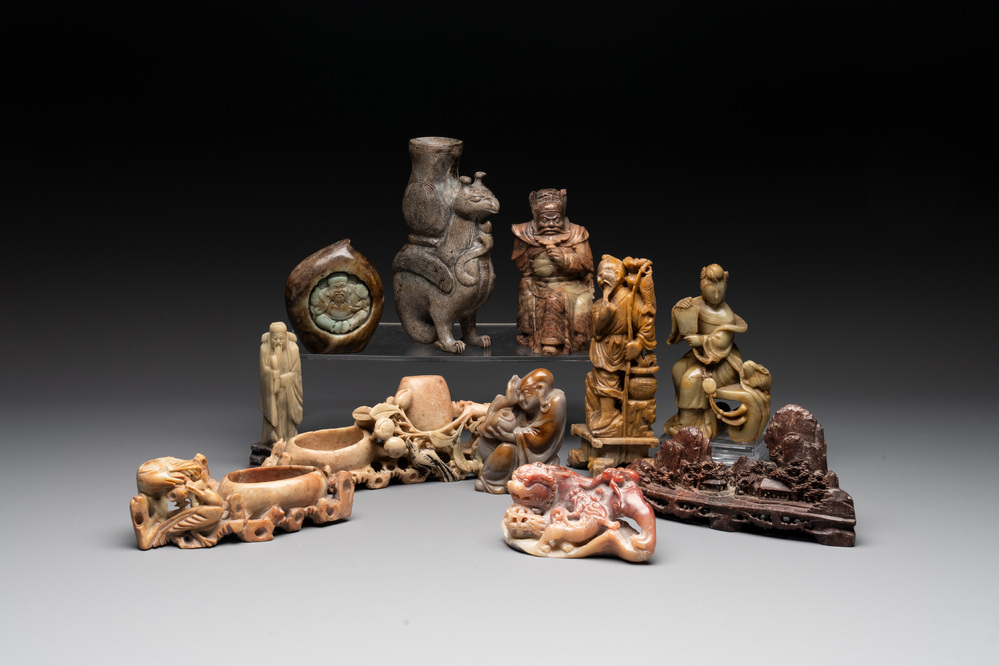 A varied collection of 11 Chinese jade and soapstone carvings, 19/20th C.