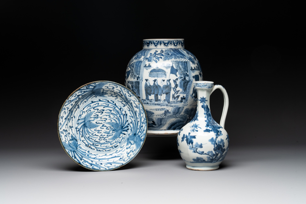 A Japanese Arita blue and white jar, a dish and a ewer, Edo, 17/18th C.