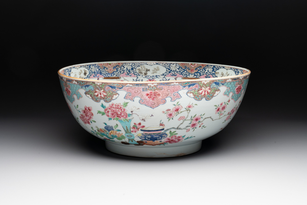 A Chinese famille rose 'antiquities' punch bowl, Qianlong