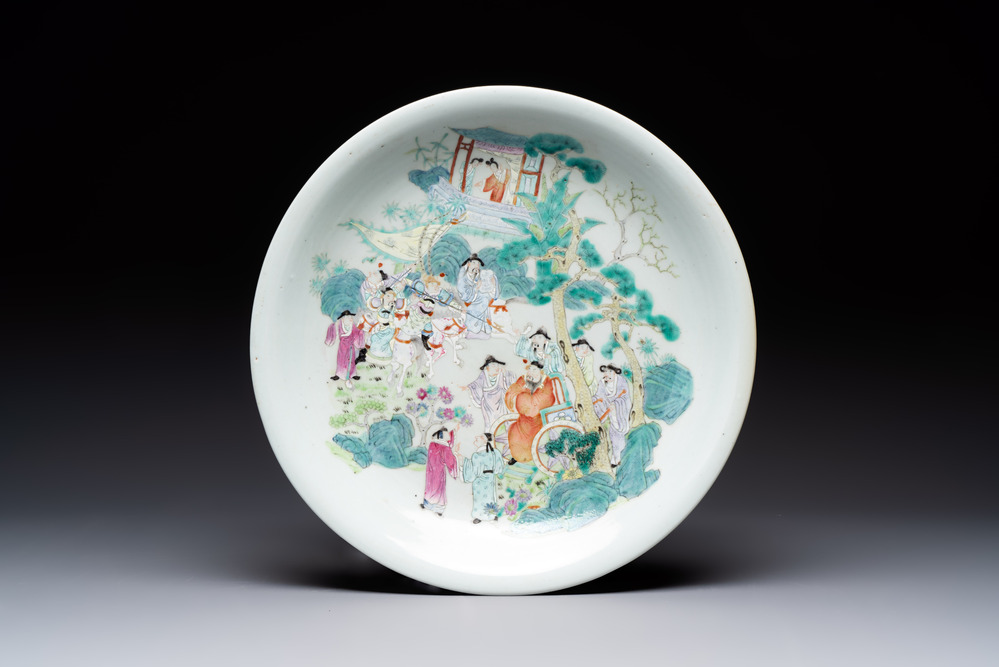 A Chinese famille rose dish with figural design, Qianlong mark, 19/20th C.